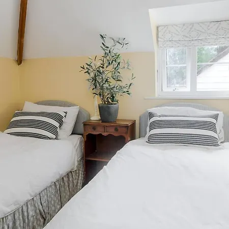 Adorable 2 Bedroom Guest House Hawkhurst Exterior photo