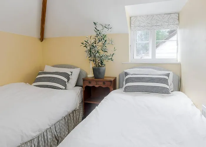 Adorable 2 Bedroom Guest House