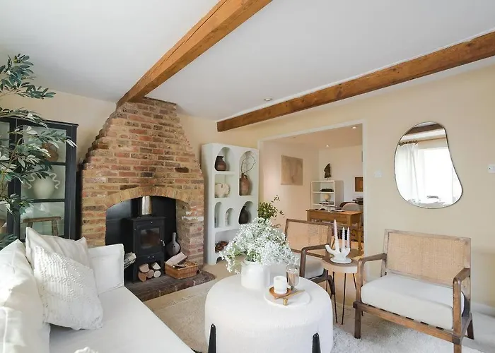 Adorable 2 Bedroom Guest House